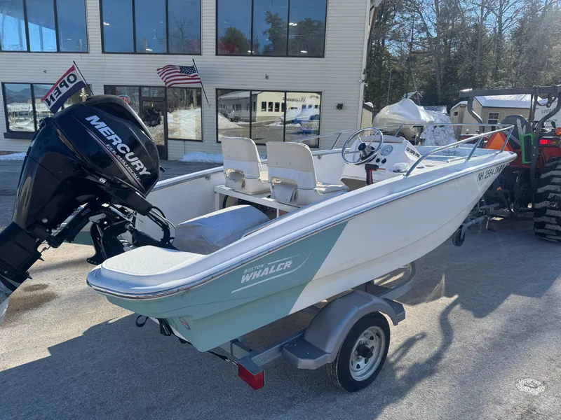 Slide: The Image of Boston Whaler 130 Super Sport 2020 - 5