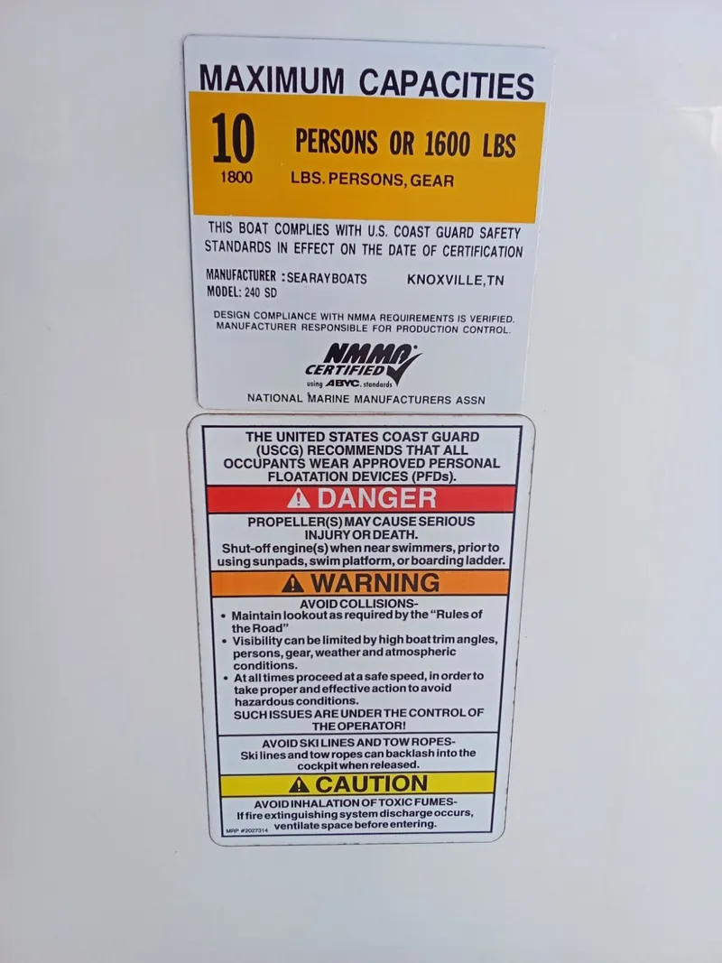 Slide: The Image of Sea Ray 240 Sundeck 2011 - 10