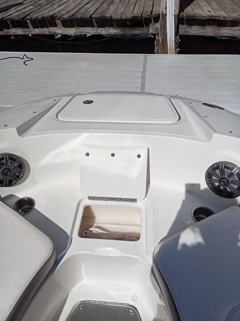 Slide: The Image of Sea Ray 240 Sundeck 2011 - 14