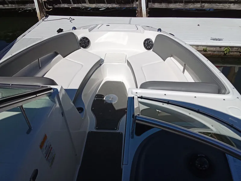 Slide: The Image of Sea Ray 240 Sundeck 2011 - 16