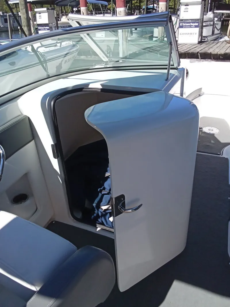 Slide: The Image of Sea Ray 240 Sundeck 2011 - 4