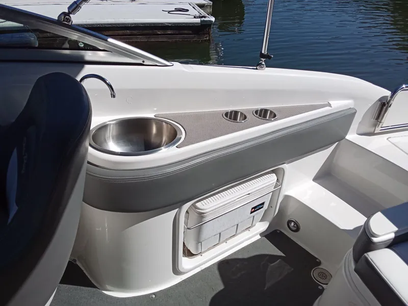 Slide: The Image of Sea Ray 240 Sundeck 2011 - 6