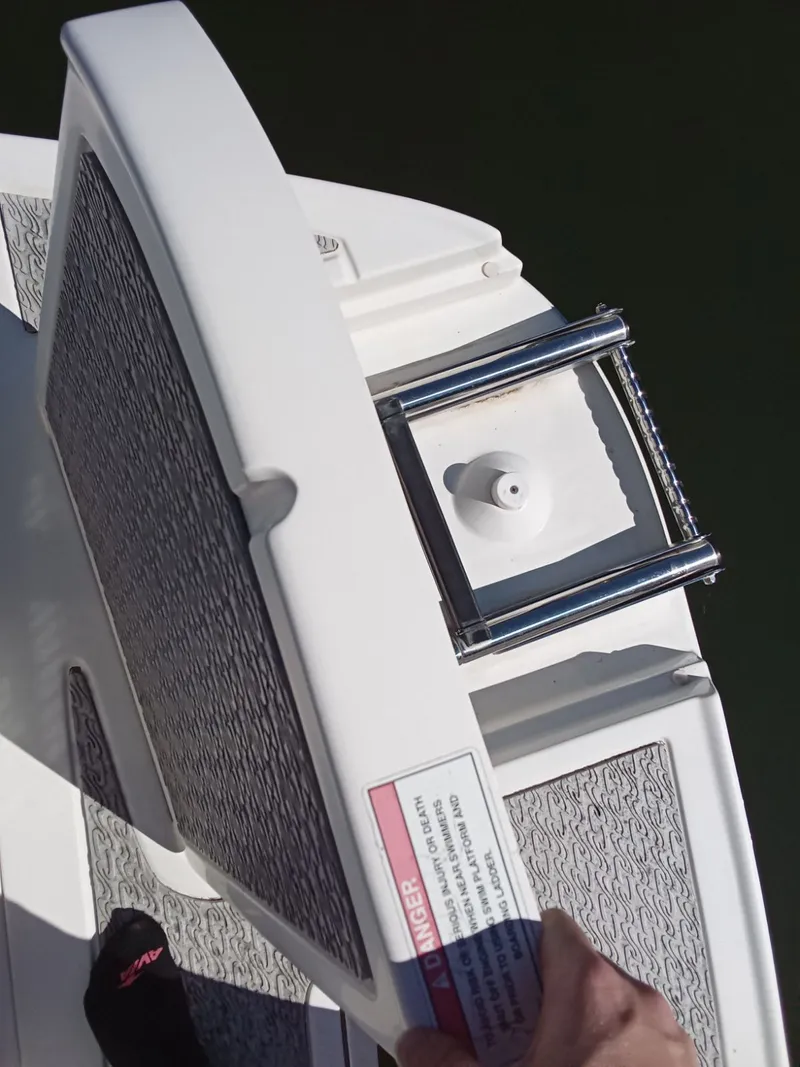 Slide: The Image of Sea Ray 240 Sundeck 2011 - 8