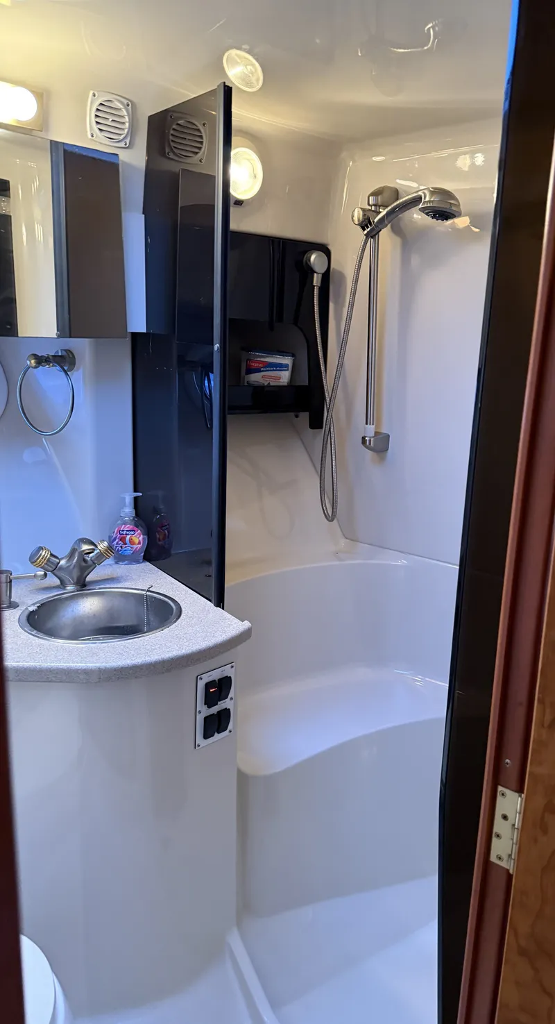 Slide: The Image of Four Winns 378 Vista 2003 - 26