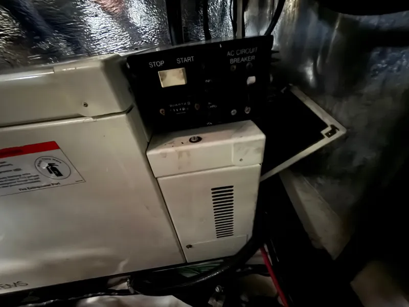 Slide: The Image of Four Winns 378 Vista 2003 - 28