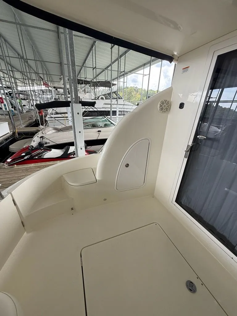 Slide: The Image of Meridian 391 Sedan 2008 - 41