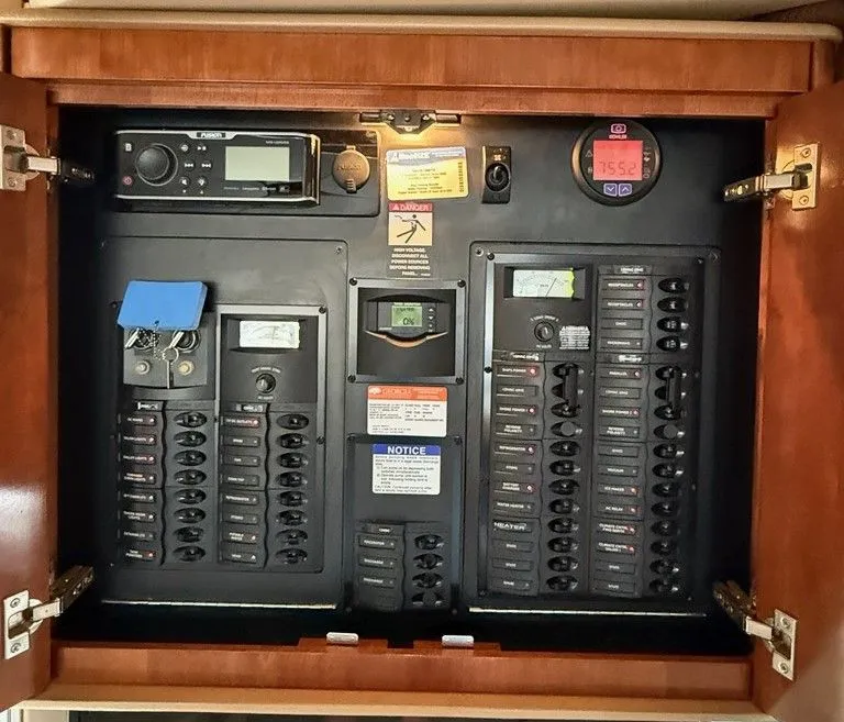 Slide: The Image of Meridian 391 Sedan 2008 - 53