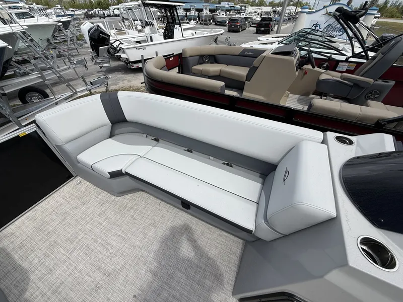 Slide: The Image of SunCatcher Select Series 20C-90HP SHO YAMAHA 2026 - 10