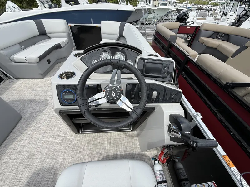 Slide: The Image of SunCatcher Select Series 20C-90HP SHO YAMAHA 2026 - 8