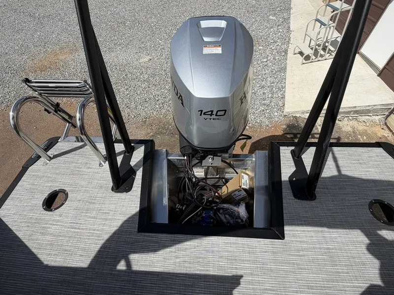 Slide: The Image of Viaggio Lago V 20 U-HONDA 140 2026 - 10