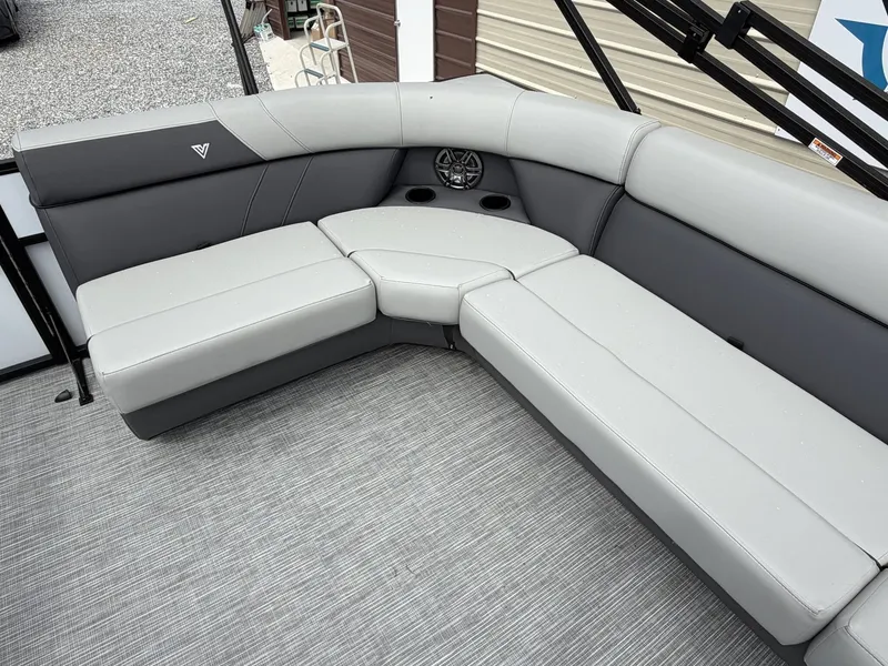 Slide: The Image of Viaggio Lago V 20 C-HONDA 115 2026 - 9