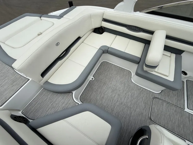 Slide: The Image of Interior of 2022 Cobalt CS23 Surf with luxurious seating. - 31