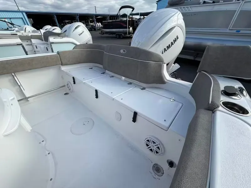 Slide: The Image of Sea Hunt Ultra 229 2026 - 3