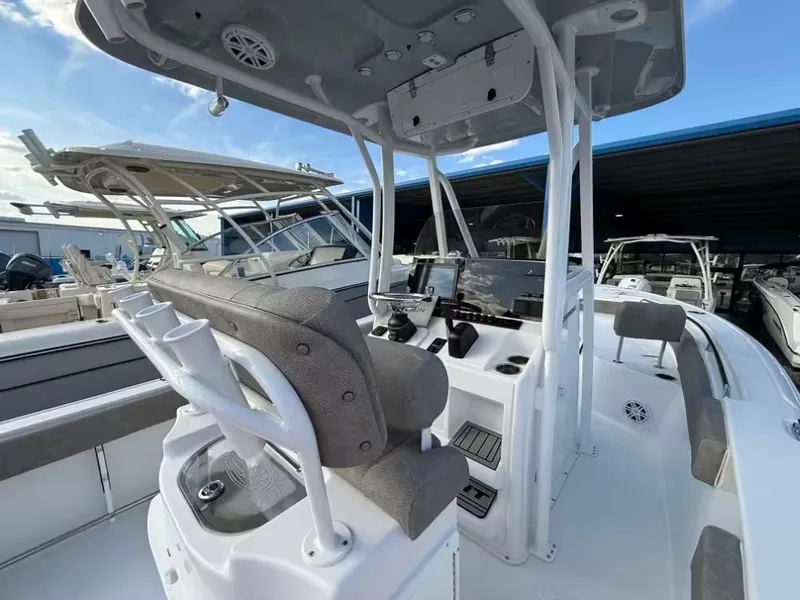 Slide: The Image of Sea Hunt Ultra 229 2026 - 6