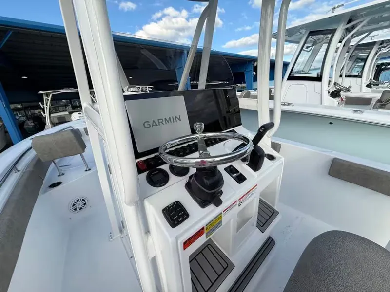 Slide: The Image of Sea Hunt Ultra 229 2026 - 8