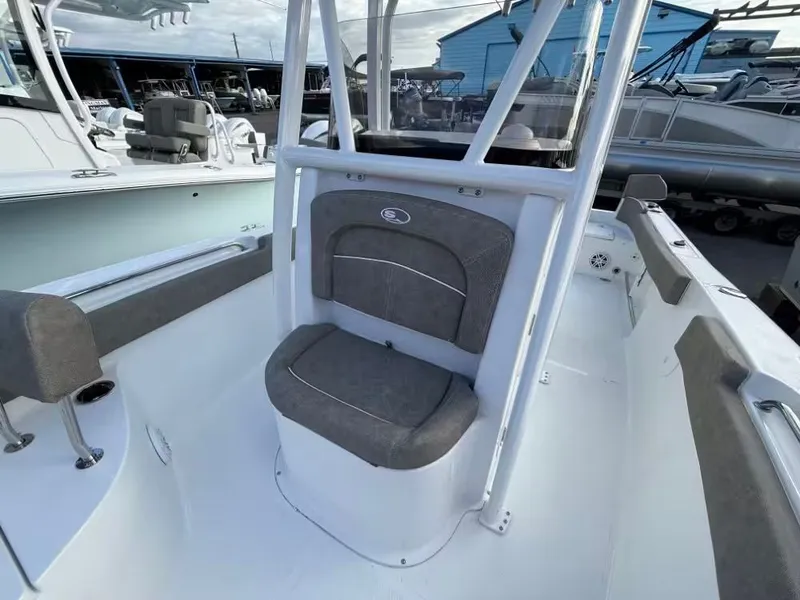 Slide: The Image of Sea Hunt Ultra 229 2026 - 9