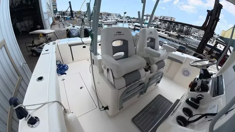 Slide: The Image of Cobia 320CC 2019 - 11