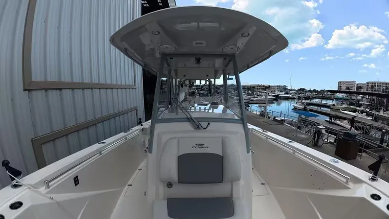 Slide: The Image of Cobia 320CC 2019 - 18