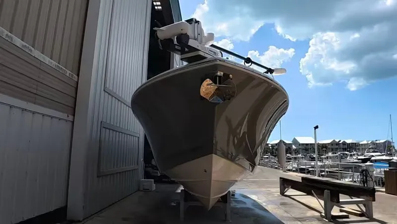 Slide: The Image of Cobia 320CC 2019 - 4