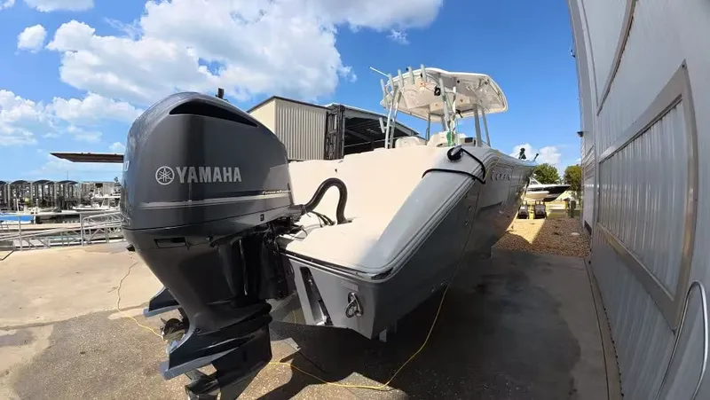 Slide: The Image of Cobia 320CC 2019 - 5