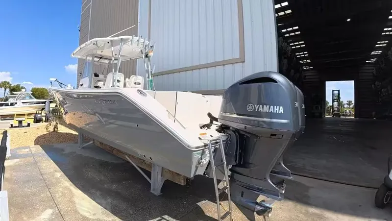 Slide: The Image of Cobia 320CC 2019 - 6