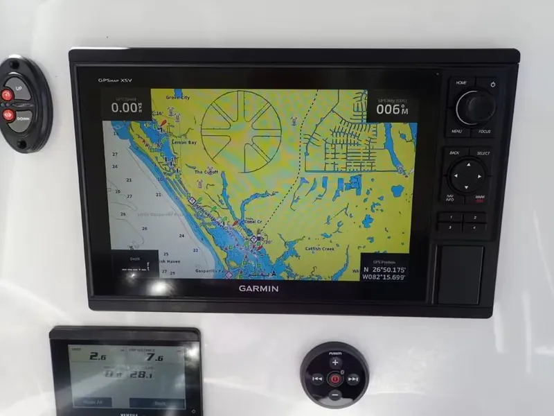 Slide: The Image of NauticStar 242L Offshore 2024 - 11