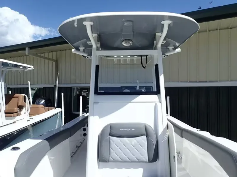 Slide: The Image of NauticStar 242L Offshore 2024 - 13