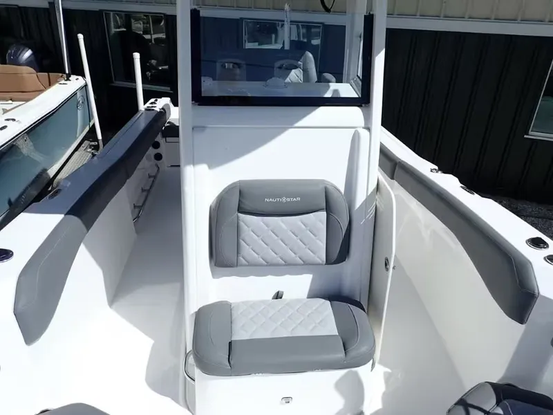 Slide: The Image of NauticStar 242L Offshore 2024 - 14