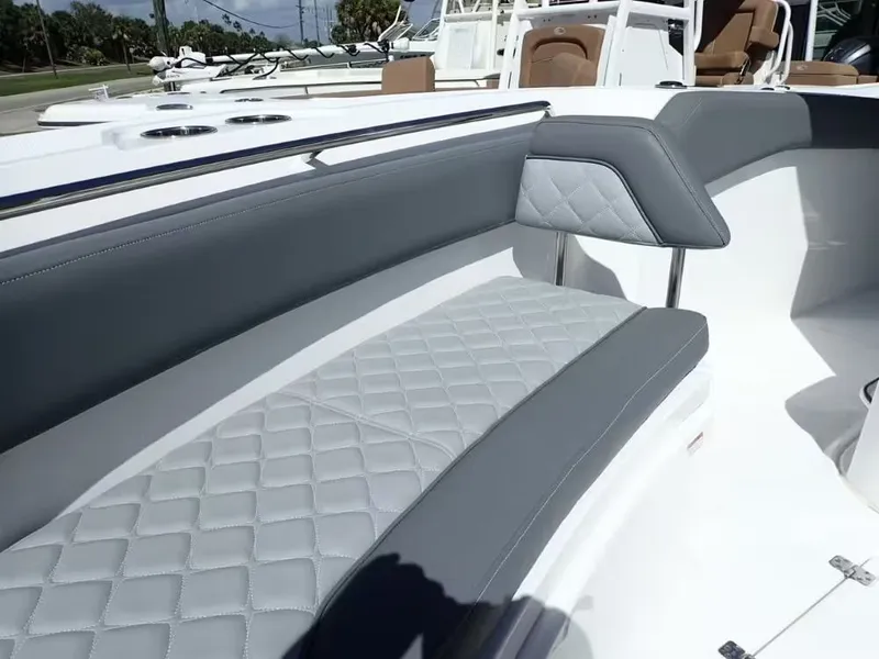 Slide: The Image of NauticStar 242L Offshore 2024 - 18