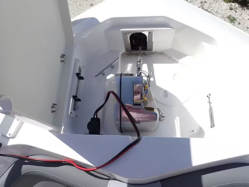 Slide: The Image of NauticStar 242L Offshore 2024 - 20