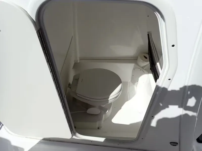 Slide: The Image of NauticStar 242L Offshore 2024 - 21