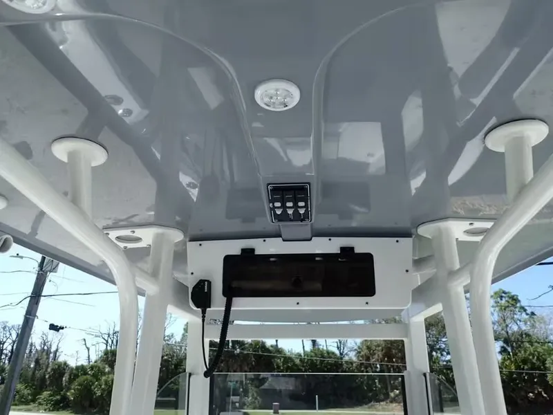 Slide: The Image of NauticStar 242L Offshore 2024 - 7