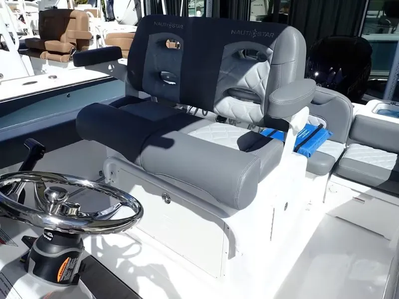 Slide: The Image of NauticStar 242L Offshore 2024 - 9