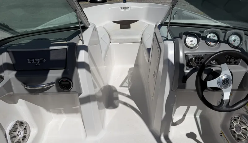 Slide: The Image of Chaparral 19 H2O Sport 2012 - 14