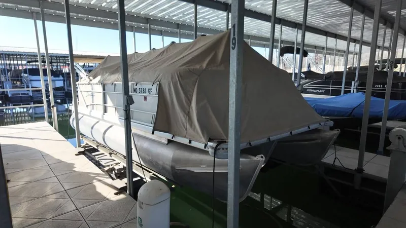 Slide: The Image of Godfrey Sweetwater 2286 2017 - 74