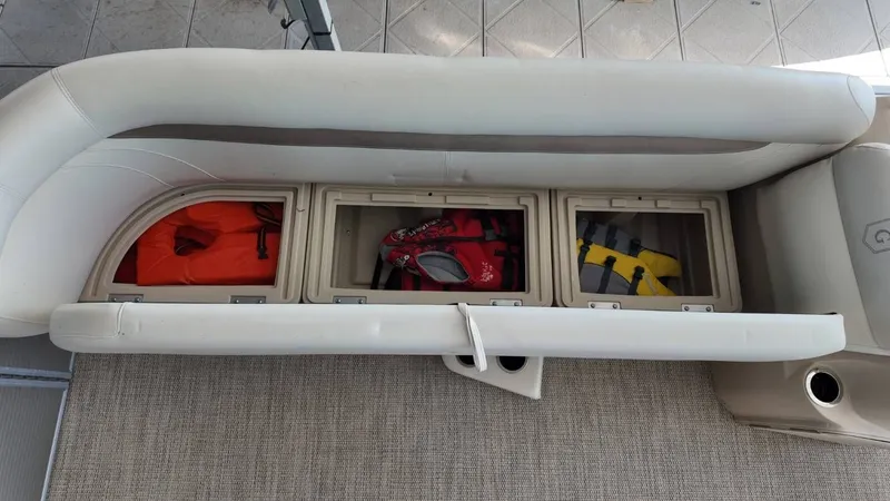 Slide: The Image of Godfrey Sweetwater 2286SB 2017 - 11