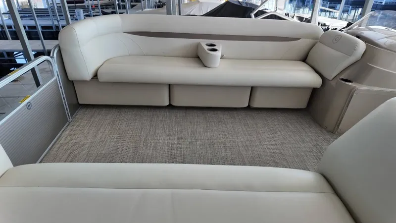 Slide: The Image of Godfrey Sweetwater 2286SB 2017 - 12