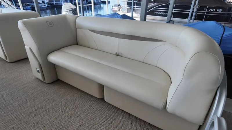 Slide: The Image of Godfrey Sweetwater 2286SB 2017 - 14