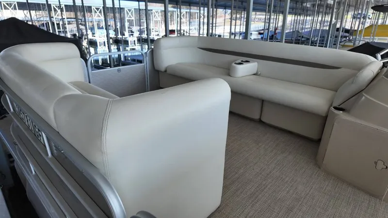 Slide: The Image of Godfrey Sweetwater 2286SB 2017 - 20