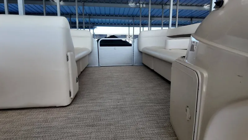 Slide: The Image of Godfrey Sweetwater 2286SB 2017 - 21