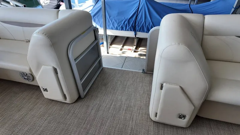 Slide: The Image of Godfrey Sweetwater 2286SB 2017 - 22