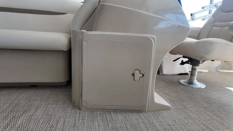 Slide: The Image of Godfrey Sweetwater 2286SB 2017 - 25