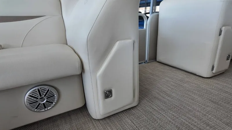 Slide: The Image of Godfrey Sweetwater 2286SB 2017 - 45