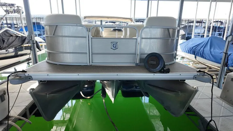 Slide: The Image of Godfrey Sweetwater 2286SB 2017 - 5