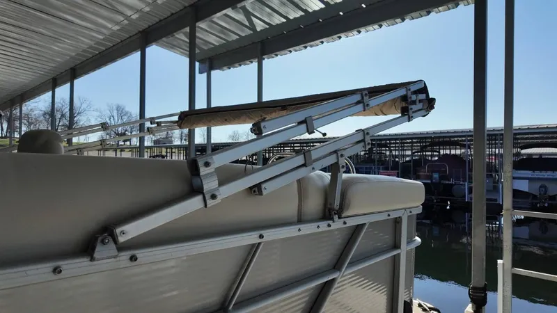 Slide: The Image of Godfrey Sweetwater 2286SB 2017 - 68