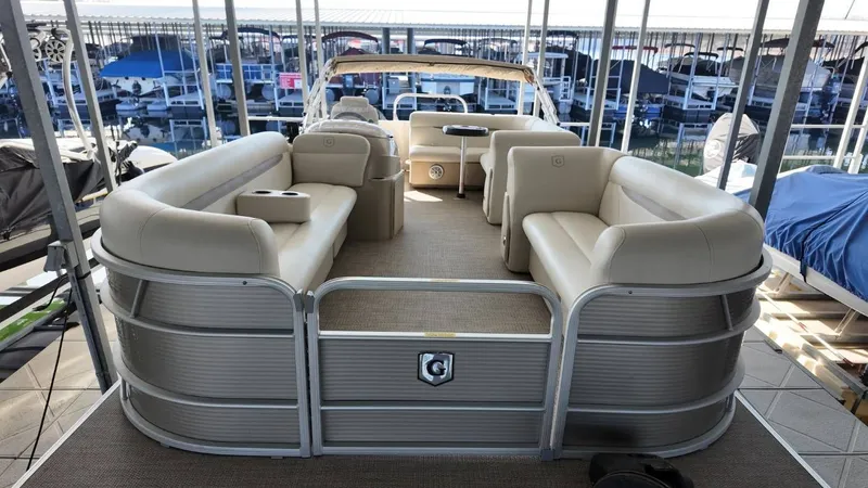 Slide: The Image of Godfrey Sweetwater 2286SB 2017 - 7