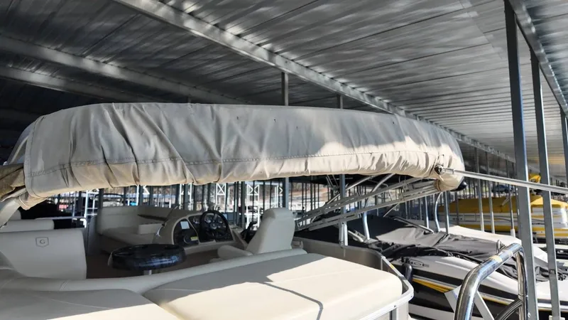 Slide: The Image of Godfrey Sweetwater 2286SB 2017 - 70