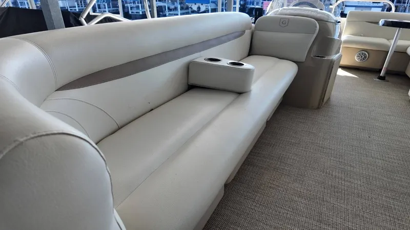 Slide: The Image of Godfrey Sweetwater 2286SB 2017 - 8