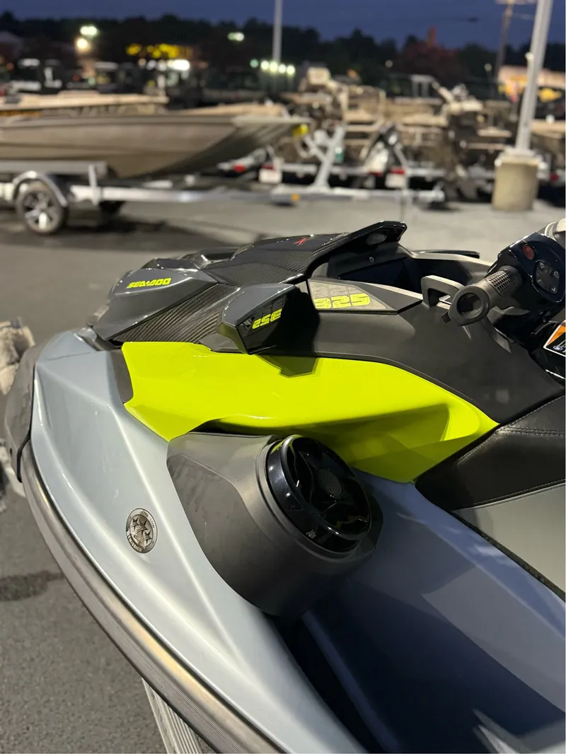 Slide: The Image of Sea-Doo RXTX 325 2024 - 4