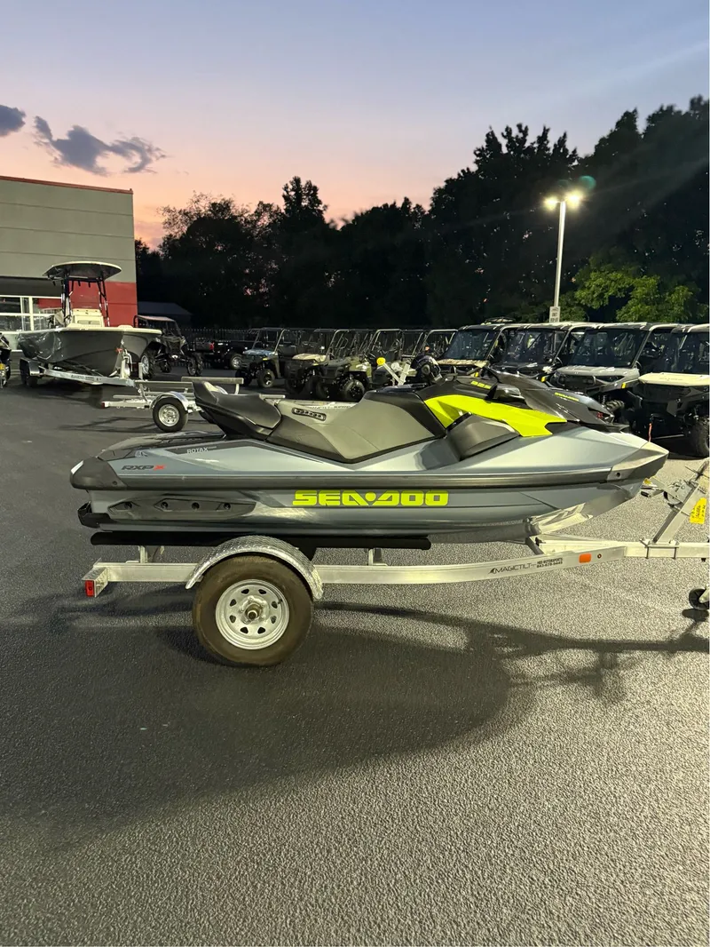 Slide: The Image of Sea-Doo RXTX 325 2024 - 8